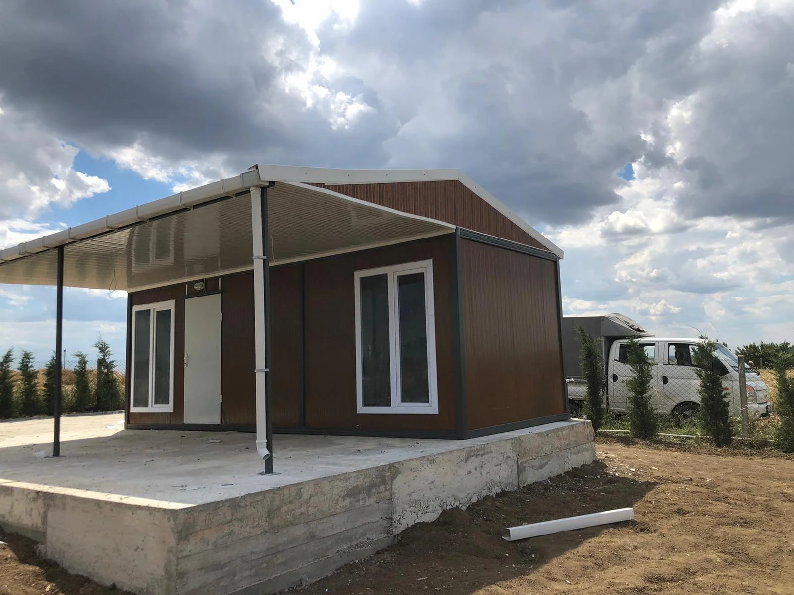 Ayaz Konteyner çatılı verandalı model — ürün koleksiyonundan